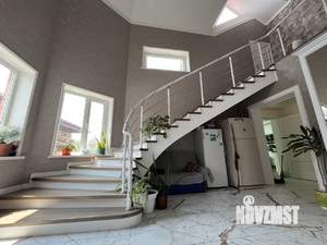 Дом 254м², 2-этажный, участок 10 сот.  