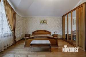 Дом 500м&sup2;, 3-этажный, участок 7 сот.  