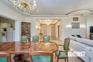 Дом 230м&sup2;, 1-этажный, участок 7 сот.  