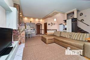 Дом 205м&sup2;, 2-этажный, участок 4 сот.  