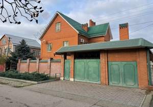 Дом 208м&sup2;, 3-этажный, участок 6 сот.  