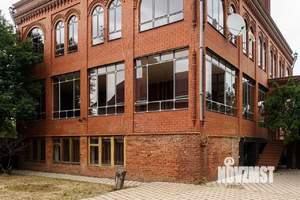 Дом 588м&sup2;, 3-этажный, участок 6 сот.  