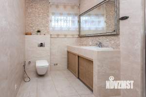 Дом 240м&sup2;, 3-этажный, участок 5 сот.  