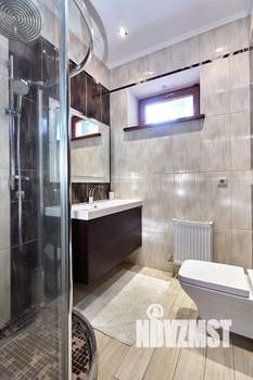 Дом 350м², 3-этажный, участок 15 сот.  