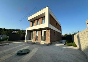 Дом 180м², 2-этажный, участок 5 сот.  