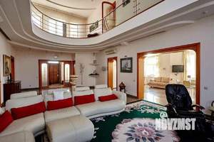 Дом 650м², 3-этажный, участок 30 сот.  