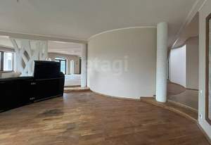 Дом 450м&sup2;, 2-этажный, участок 10 сот.  