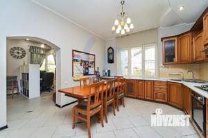 Дом 254м&sup2;, 3-этажный, участок 7 сот.  