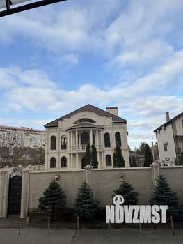 Дом 600м&sup2;, 3-этажный, участок 8 сот.  