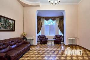 Дом 300м&sup2;, 3-этажный, участок 6 сот.  