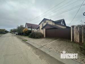 Дом 222м&sup2;, 2-этажный, участок 6 сот.  