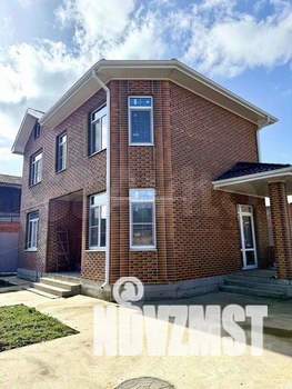 Дом 180м&sup2;, 2-этажный, участок 4 сот.  