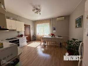 Дом 231м², 2-этажный, участок 6 сот.  