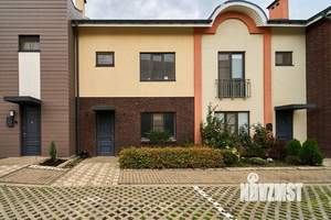 Таунхаус 140м&sup2;, 3-этажный, участок 2 сот.  