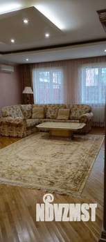 Дом 208м&sup2;, 2-этажный, участок 2 сот.  