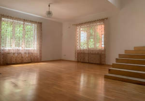 Дом 225м&sup2;, 2-этажный, участок 4 сот.  