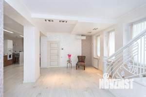 Дом 165м&sup2;, 2-этажный, участок 3 сот.  