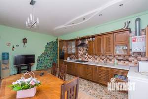Дом 240м², 2-этажный, участок 6 сот.  