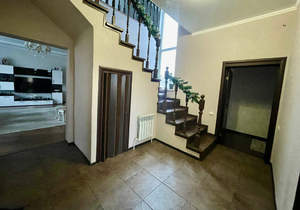 Дом 165м&sup2;, 2-этажный, участок 4 сот.  