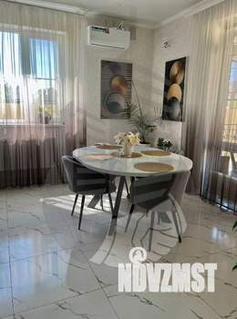 Дом 130м&sup2;, 2-этажный, участок 3 сот.  