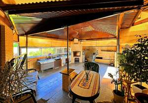 Дом 180м&sup2;, 1-этажный, участок 10 сот.  