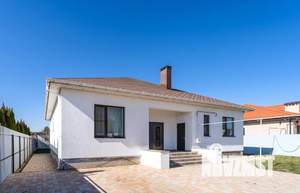 Дом 135м&sup2;, 1-этажный, участок 10 сот.  