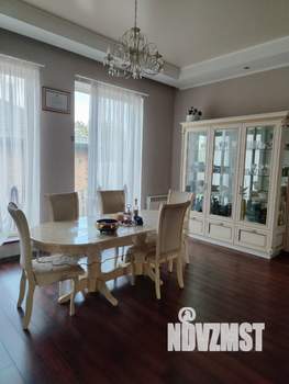 Дом 300м&sup2;, 2-этажный, участок 4 сот.  