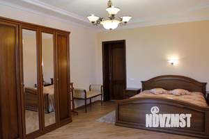 Дом 336м&sup2;, 2-этажный, участок 7 сот.  