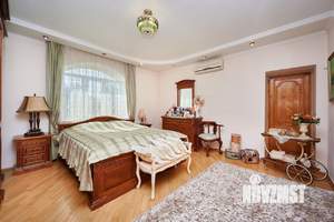 Дом 322м², 3-этажный, участок 10 сот.  