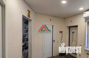 Дом 100м&sup2;, 2-этажный, участок 3 сот.  