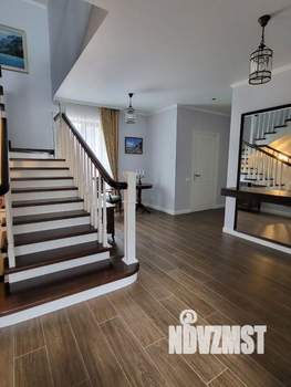 Коттедж 326м&sup2;, 3-этажный, участок 10 сот.  