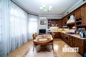 Дом 444м&sup2;, 2-этажный, участок 10 сот.  