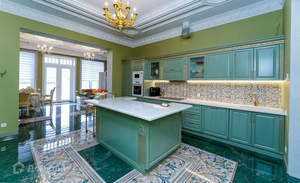 Дом 833м&sup2;, 2-этажный, участок 100 сот.  