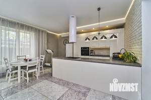 Дом 270м², 2-этажный, участок 10 сот.  