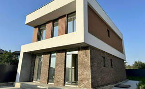 Дом 160м&sup2;, 2-этажный, участок 4 сот.  