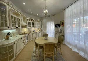 Дом 400м², 2-этажный, участок 8 сот.  