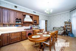 Дом 444м&sup2;, 2-этажный, участок 10 сот.  