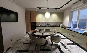 Дом 220м&sup2;, 2-этажный, участок 6 сот.  