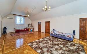 Дом 208м&sup2;, 3-этажный, участок 6 сот.  