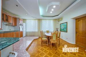 Дом 330м², 2-этажный, участок 7 сот.  