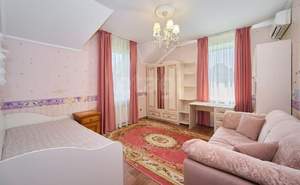 Дом 275м², 3-этажный, участок 6 сот.  