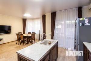 Дом 135м&sup2;, 2-этажный, участок 3 сот.  