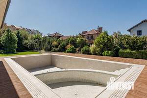 Дом 800м², 3-этажный, участок 15 сот.  