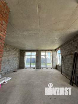 Дом 220м&sup2;, 2-этажный, участок 4 сот.  