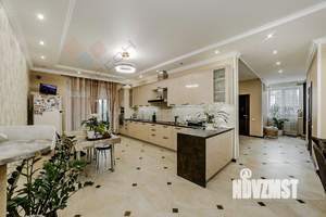 Дом 240м², 2-этажный, участок 13 сот.  