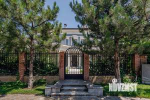 Дом 670м&sup2;, 3-этажный, участок 9 сот.  