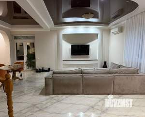 Дом 180м&sup2;, 2-этажный, участок 4 сот.  