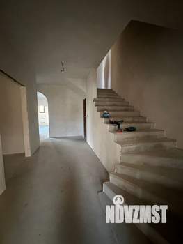 Коттедж 385м&sup2;, 3-этажный, участок 10 сот.  