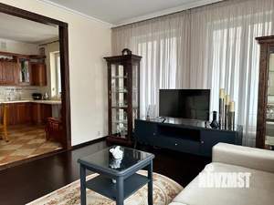 Коттедж 300м², 3-этажный, участок 10 сот.  