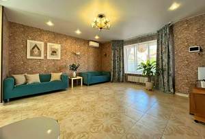 Дом 170м&sup2;, 3-этажный, участок 2 сот.  